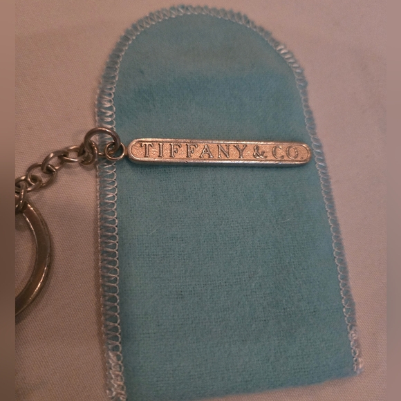 Tiffany & Co. Silver Keychain with Teal Pouch Silver .925 - Picture 4 of 5